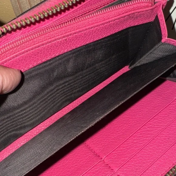 Gucci Fuchsia Wallet with Green Accents